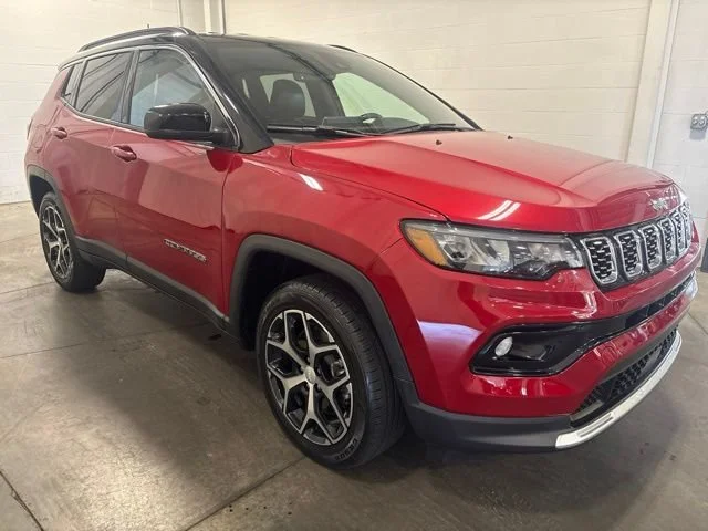 Used 2024  Jeep Limited image 3