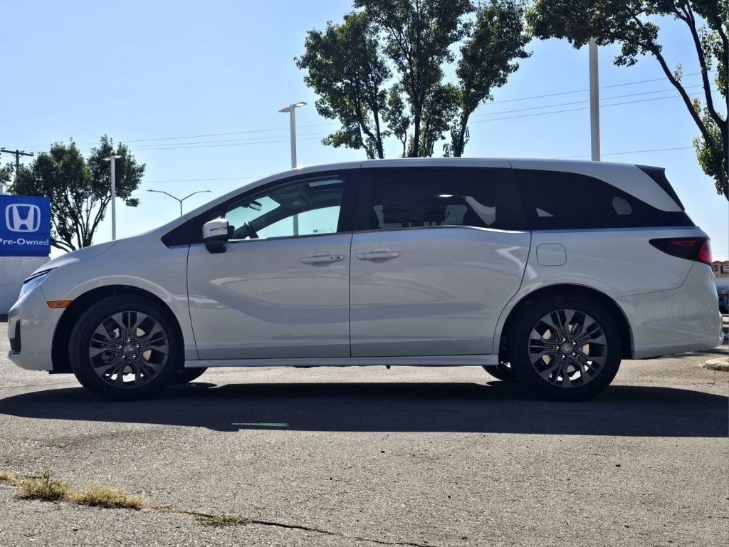 New 2026 Platinum White Pearl Honda Touring image 5