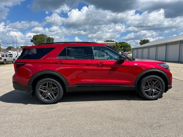 2025 Ford Explorer ST-Line photo 2