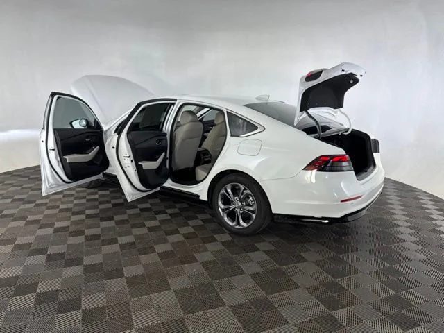 Used 2025 White Honda EX-L image 20