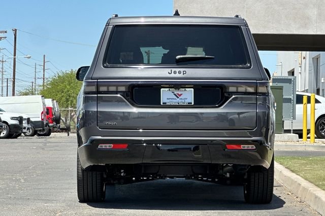 New 2026 Baltic-Gray Metallic Clear-Coat Exterior Paint Jeep Limited Reserve image 4