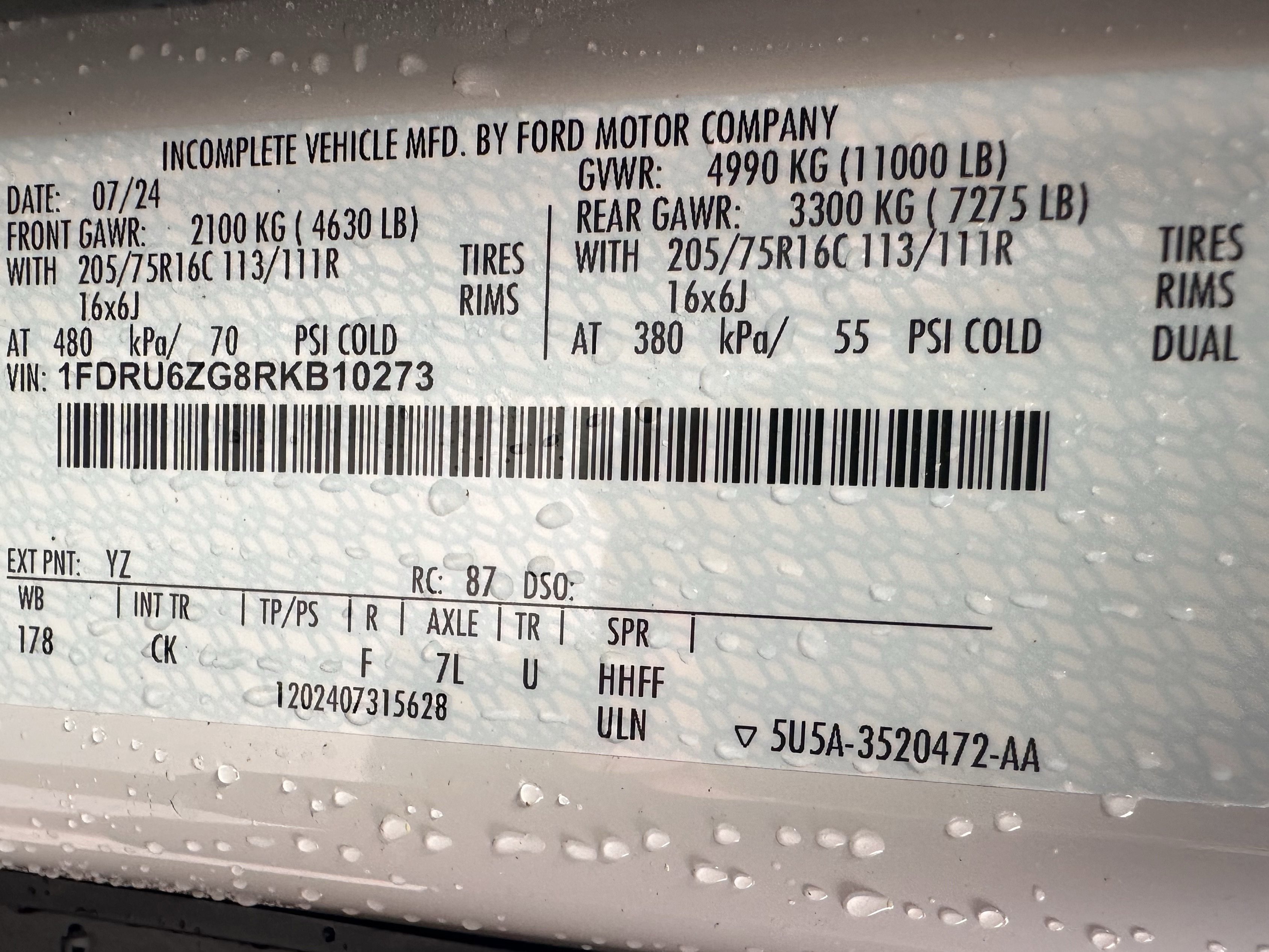 Used 2024 Oxford White Clearcoat Ford 16FT  Box Van image 28