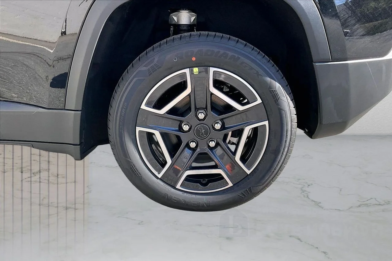 New 2026 Diamond Black Crystal Pearl-Coat Exterior Paint Jeep Limited image 33