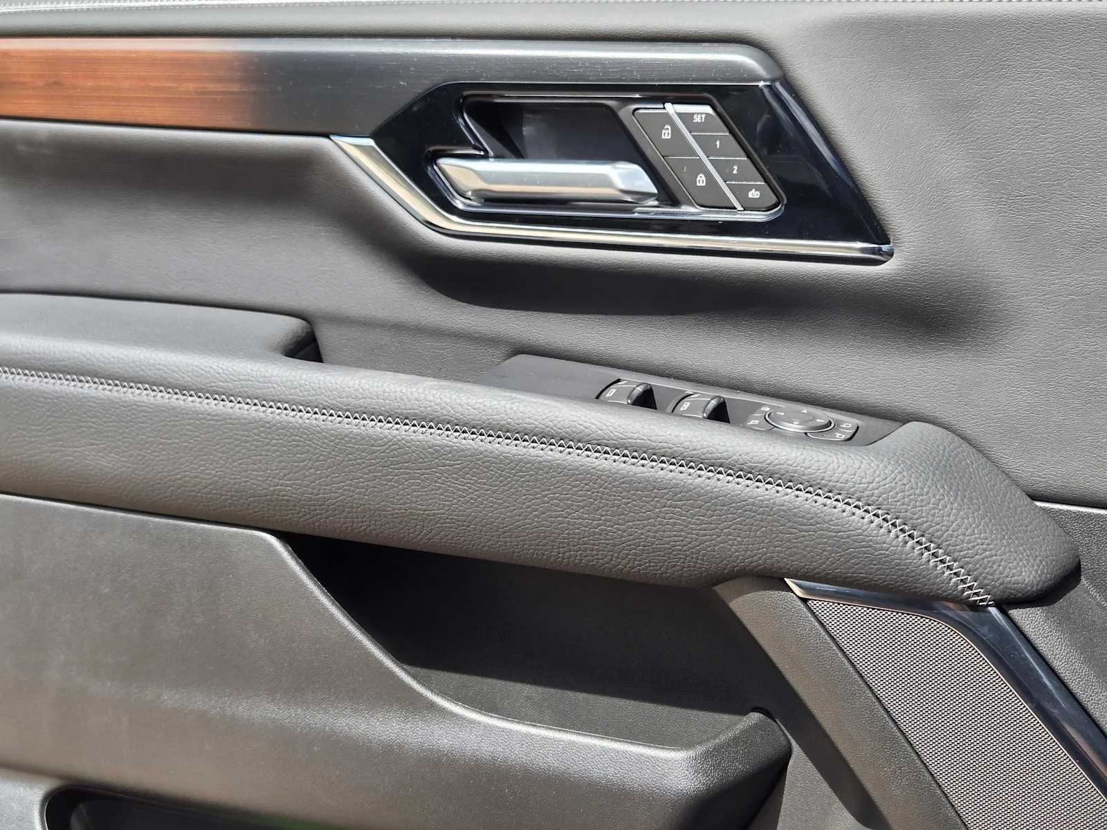 2026 GMC Yukon XL Denali - Photo 15