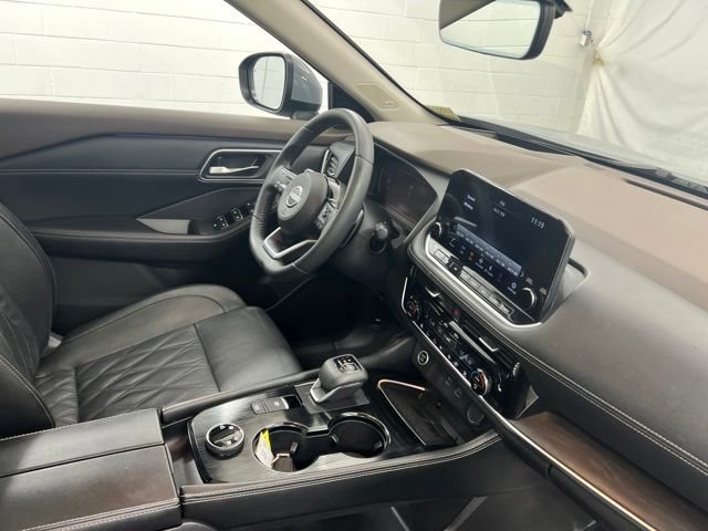 Used 2023 Boulder Gray Pearl Nissan Platinum image 26