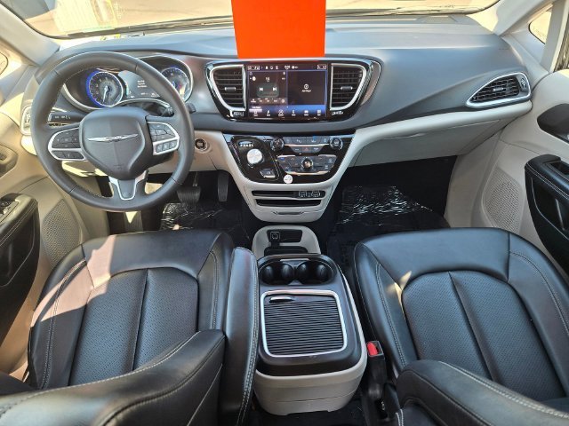 Used 2024 Black Chrysler Touring L image 8