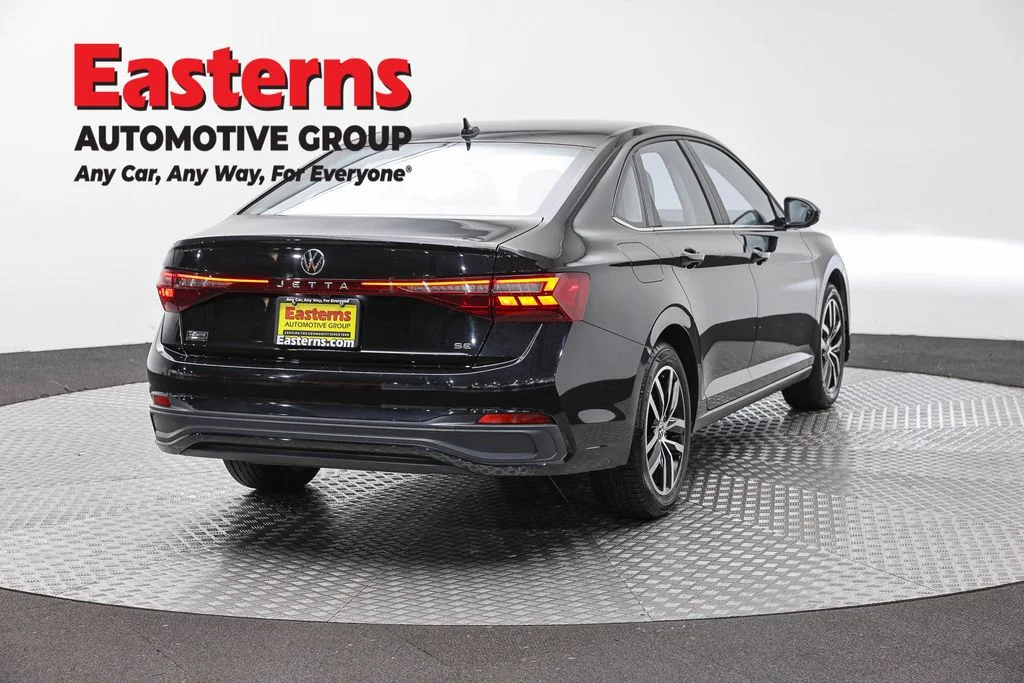 Used 2025 Black Volkswagen 1.5T SE image 5