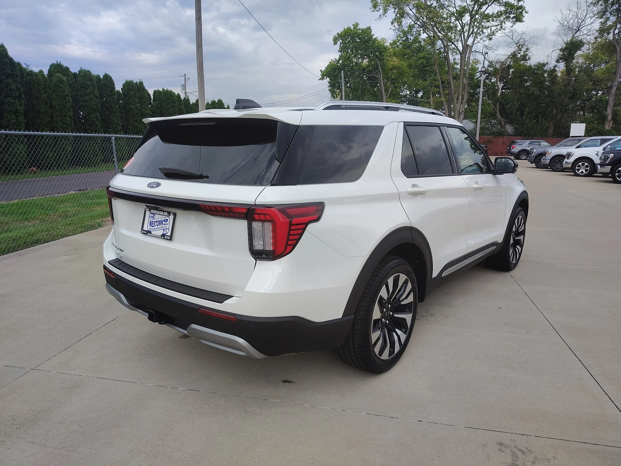 New 2027 Star White Metallic Tri-Coat Ford Platinum™ image 5