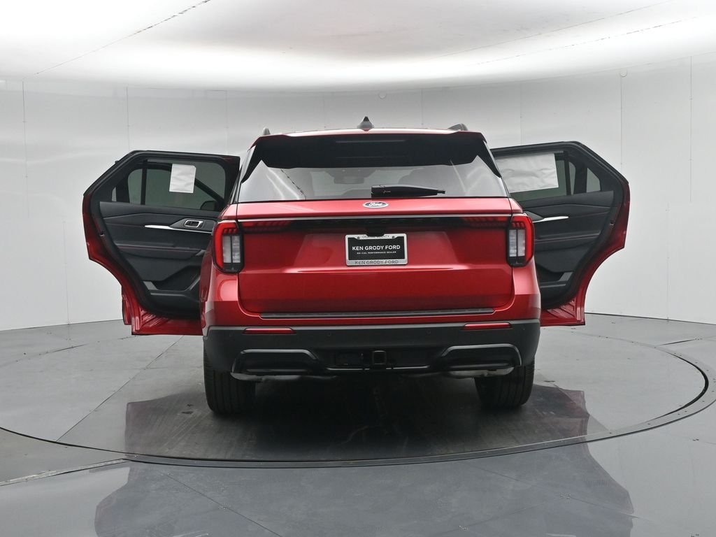 New 2026 Rapid Red Metallic Tinted Clearcoat Ford ST-Line image 33