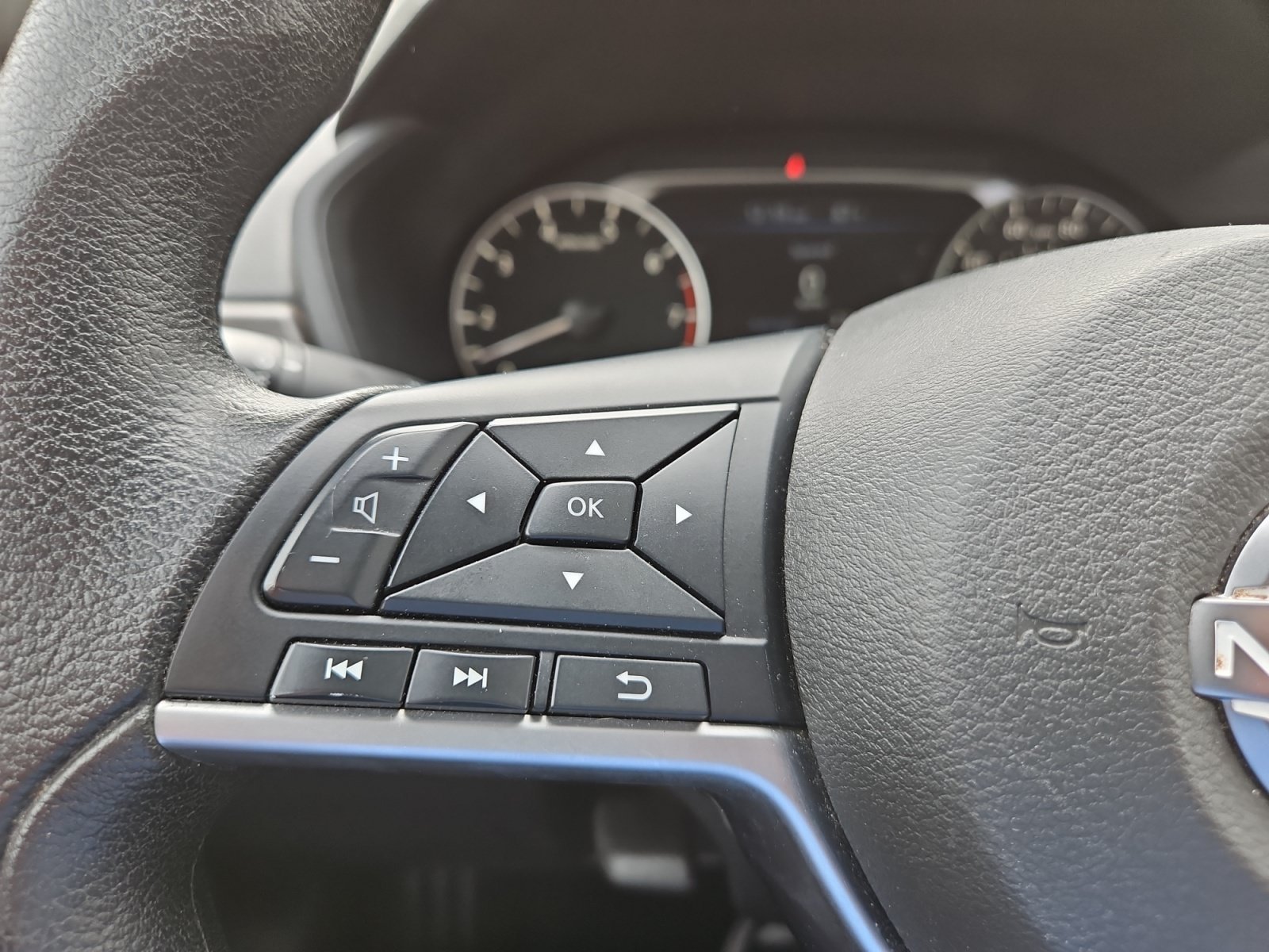 Used 2025 Red Nissan 2.5 SV image 25