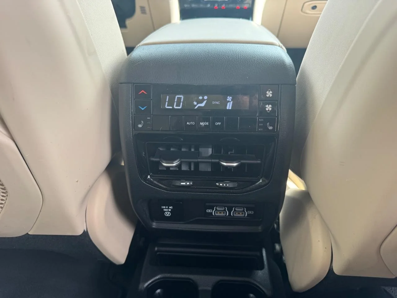 Used 2022 Diamond Black Crystal Pearl Coat Jeep Limited image 16
