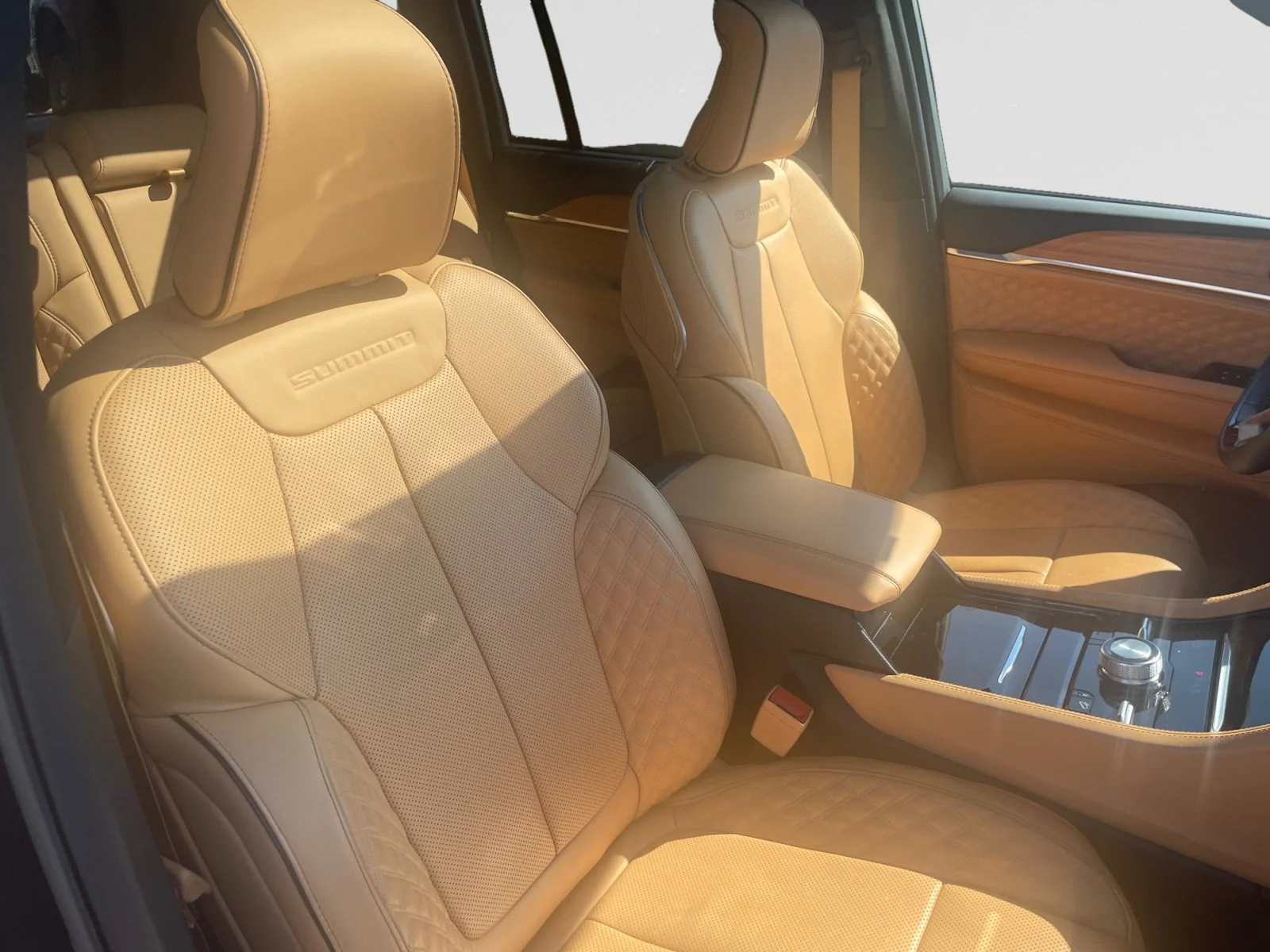 Used 2024 Diamond Black Crystal Pearl Jeep SUMMIT image 11