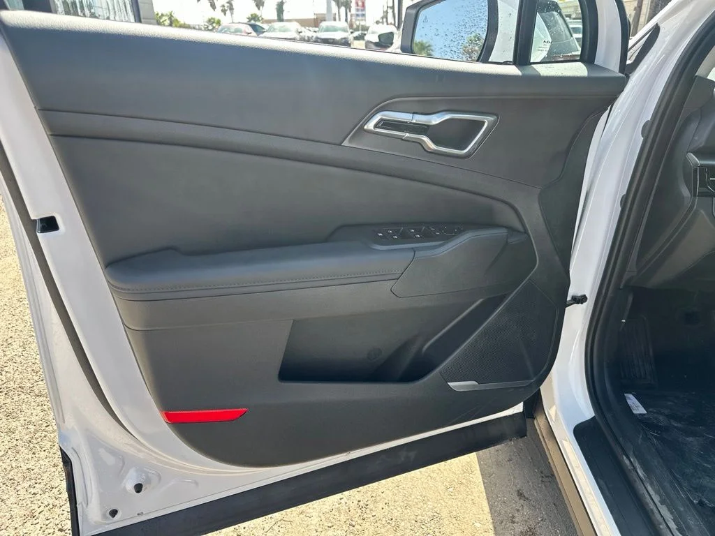 New 2027 White Kia EX image 7
