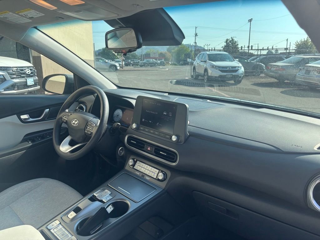 Used 2023 Gray Hyundai SE image 15
