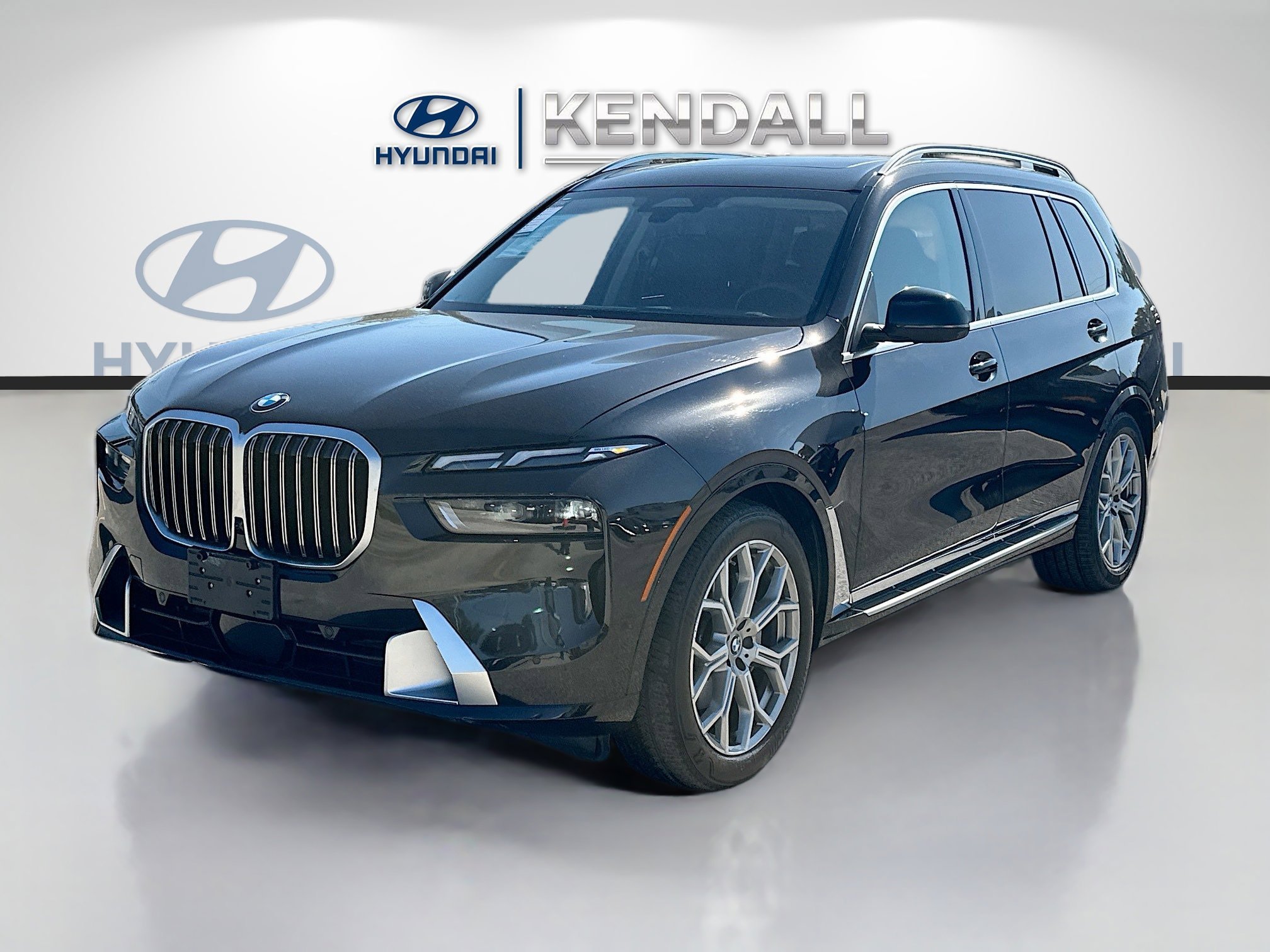 Used 2025 Black Sapphire Metallic BMW xDrive40i image 3