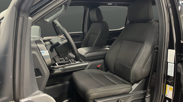 Used 2023 Agate Black Metallic Ford XLT image 9