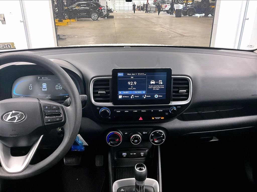 Used 2025 Lunar White Hyundai SE image 18