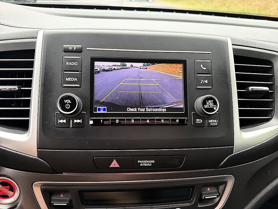 Used 2019 Lunar Silver Metallic Honda Sport image 15