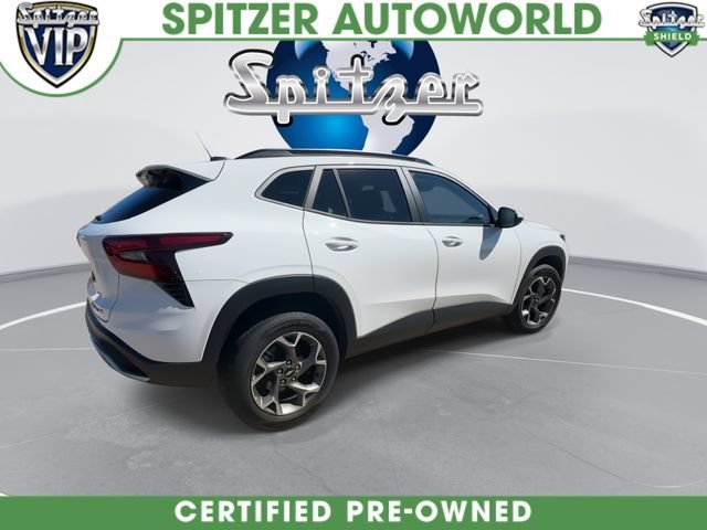Used 2024 Summit White Chevrolet LT image 9