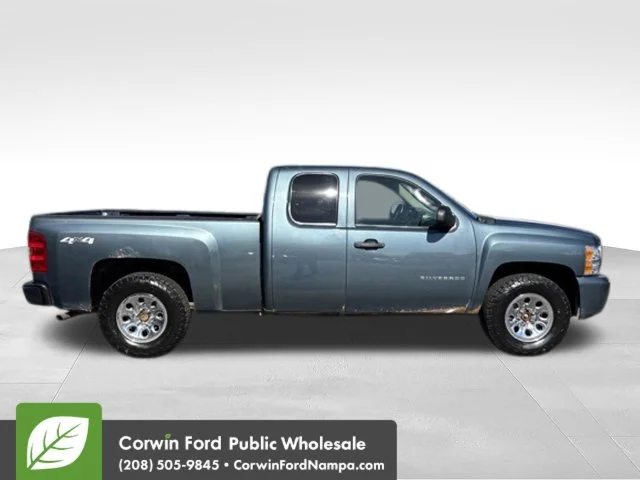 Used 2011 Blue Chevrolet LS image 4