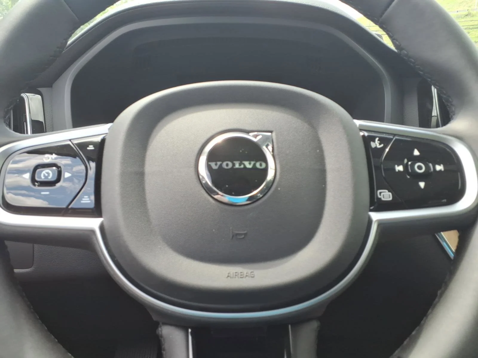 New 2026 Forest Lake Volvo Ultra image 10