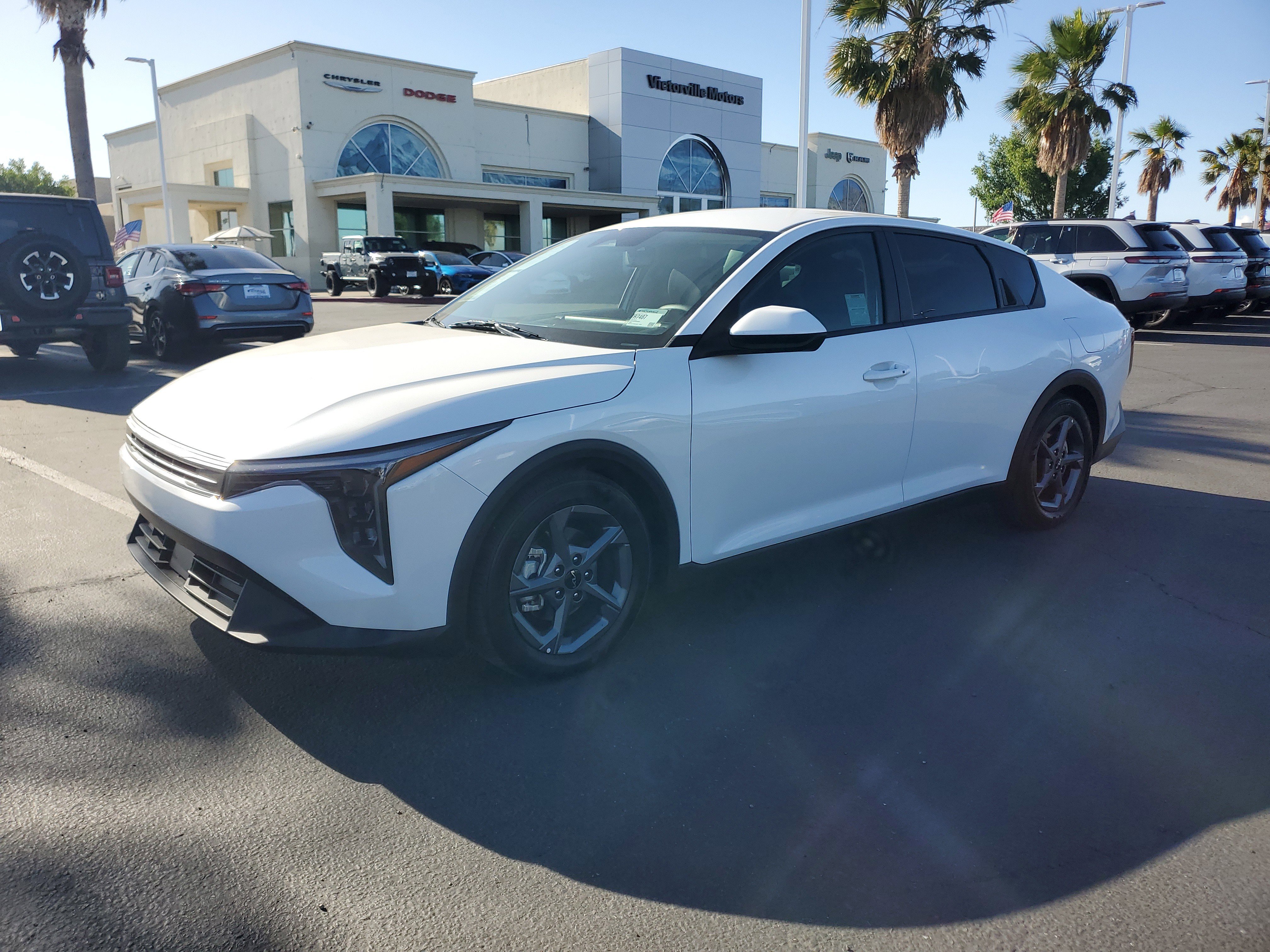 Used 2025 White Kia LXS image 7