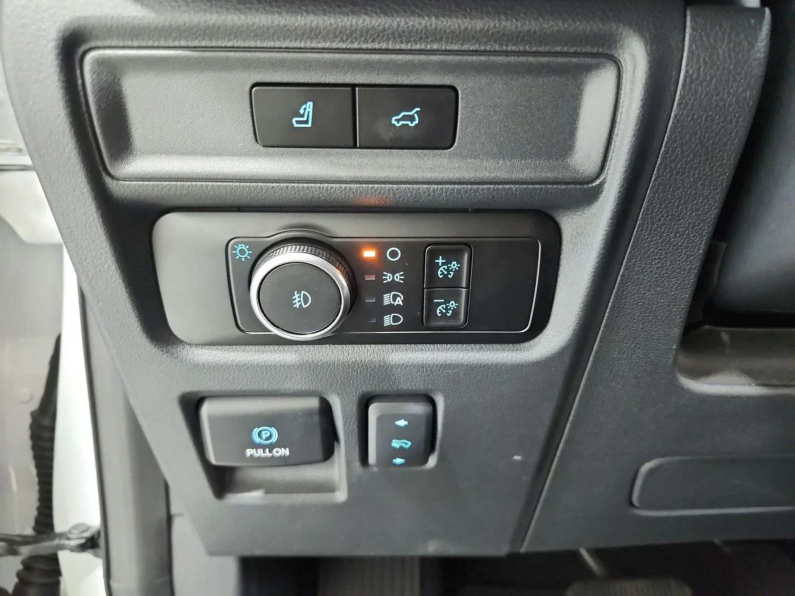 Used 2024 Oxford White Ford Limited image 18