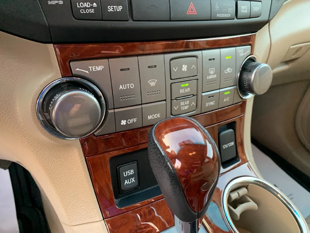 Used 2012 White Toyota Limited image 23