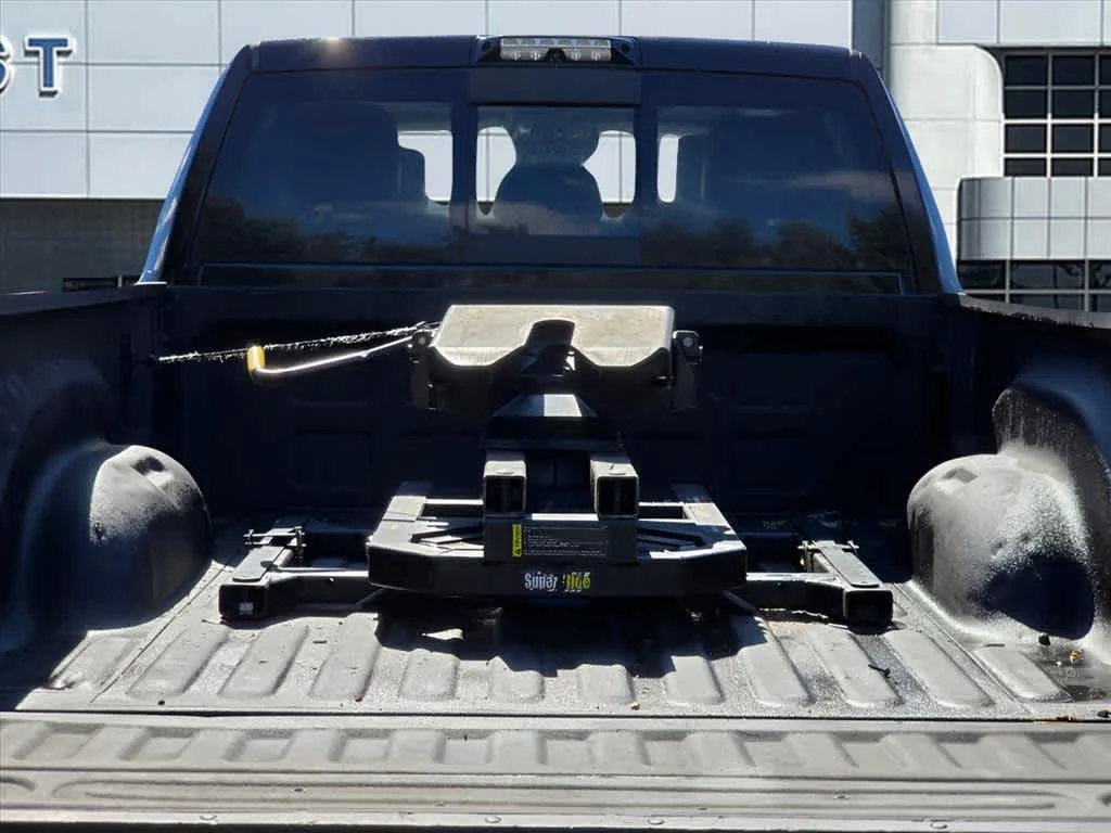 Used 2019 Diamond Black Crystal Pearlcoat Ram Laramie image 7