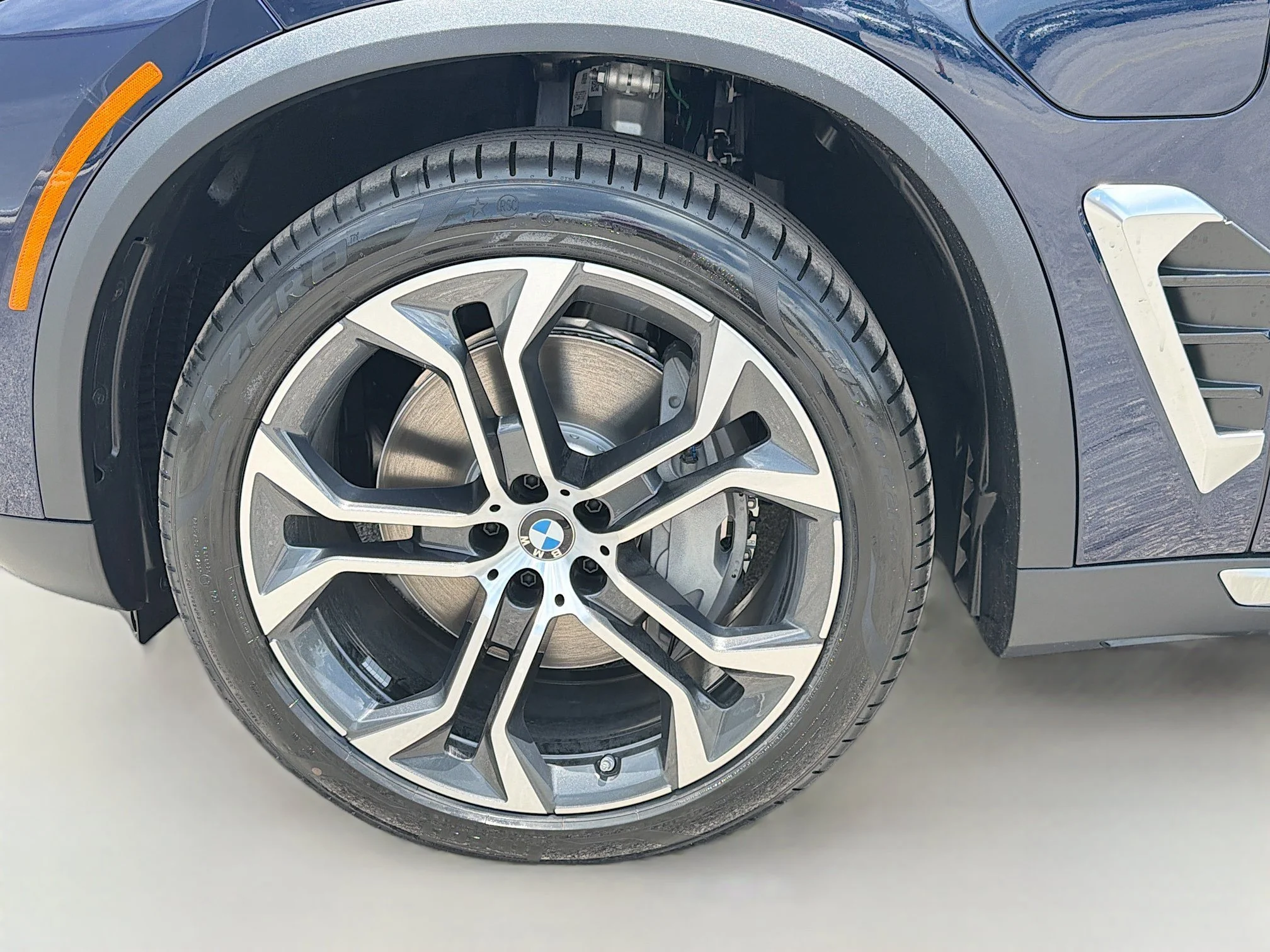 New 2026 Tanzanite Blue II Metallic BMW xDrive50e image 41