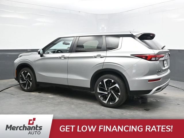 Used 2024 Silver Mitsubishi SE image 4