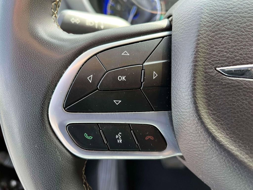 Used 2023 Brilliant Black C Chrysler Touring L image 30