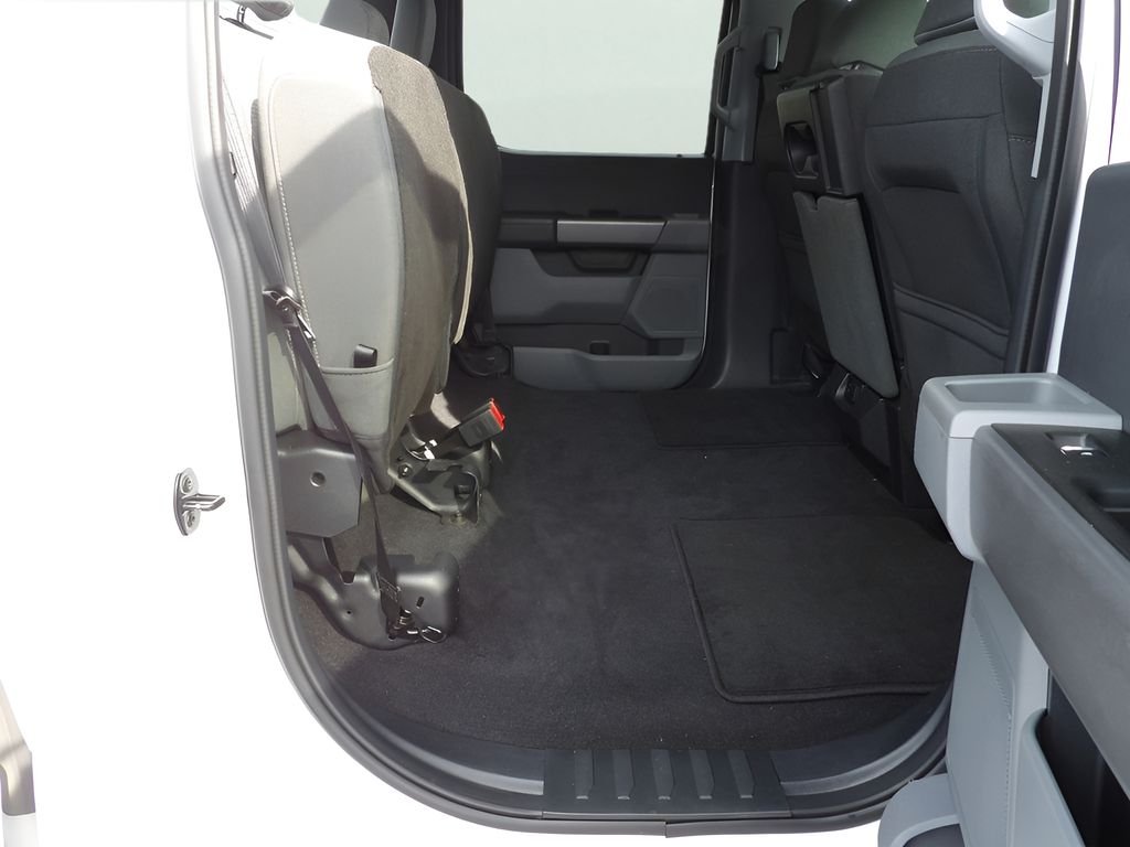 Used 2023 Oxford White Ford XLT image 36