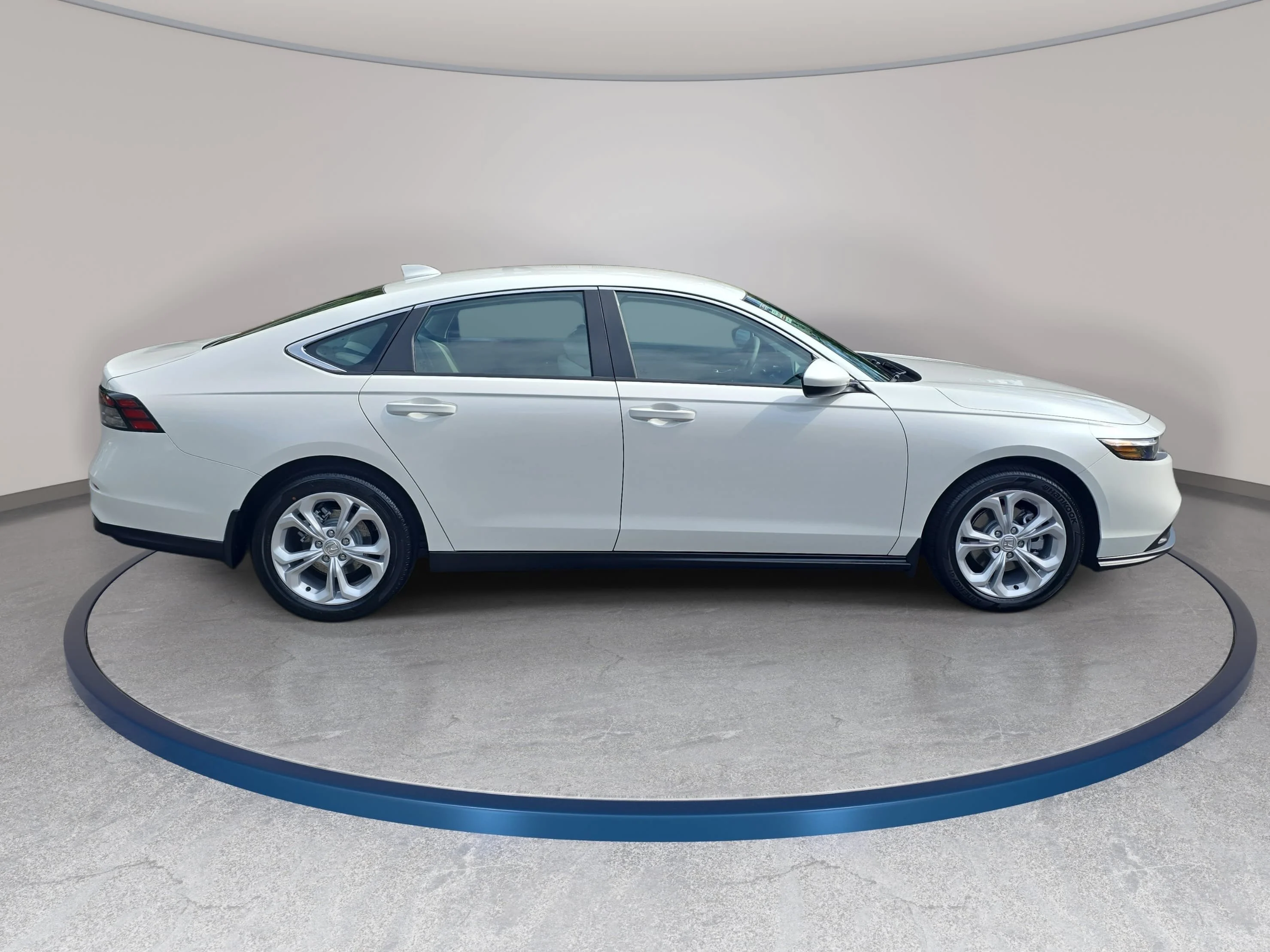 New 2026 Platinum White Pearl Honda LX image 4