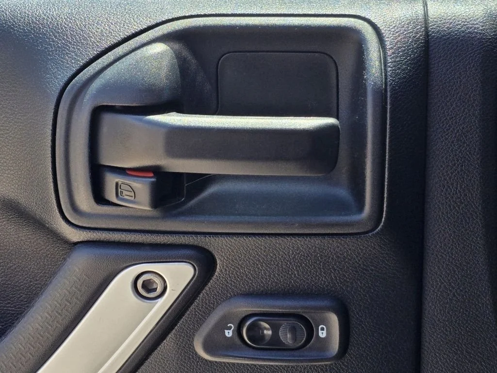 Used 2018 Black Clearcoat Jeep Sahara image 31