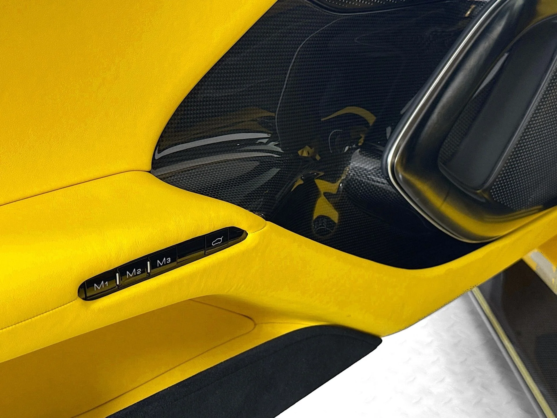 Certified Used 2025 Giallo Triplo Strato Ferrari Base image 17