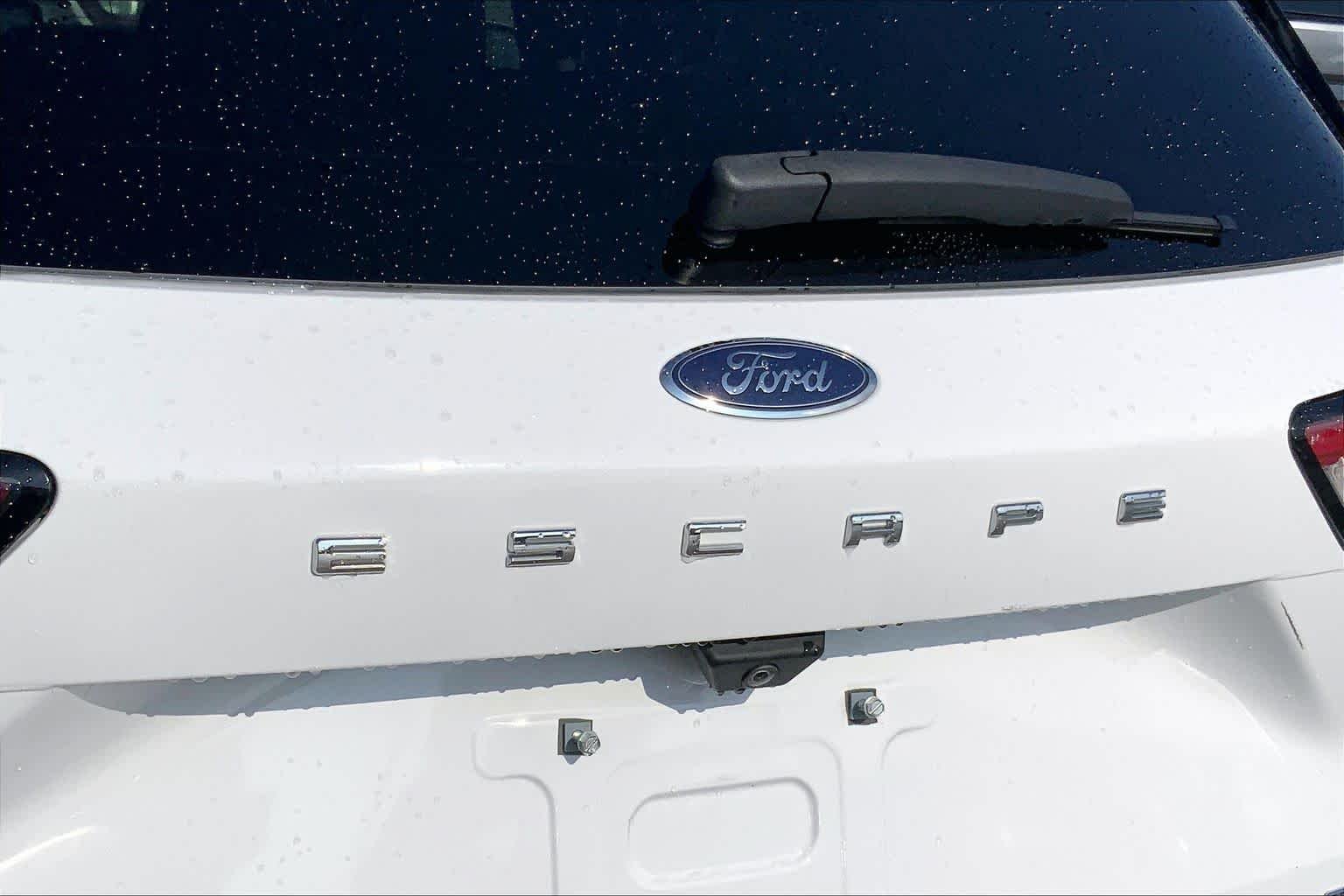 Certified Used 2021 Oxford White Ford SE image 10