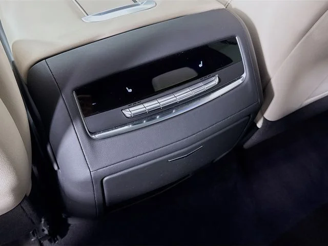Used 2022 White Cadillac Sport image 27