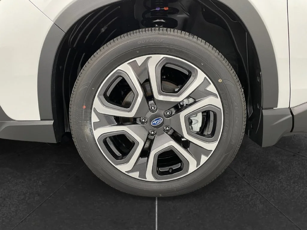 New 2026 CRYSTAL WHITE PEARL Subaru Limited 7-Passenger image 12