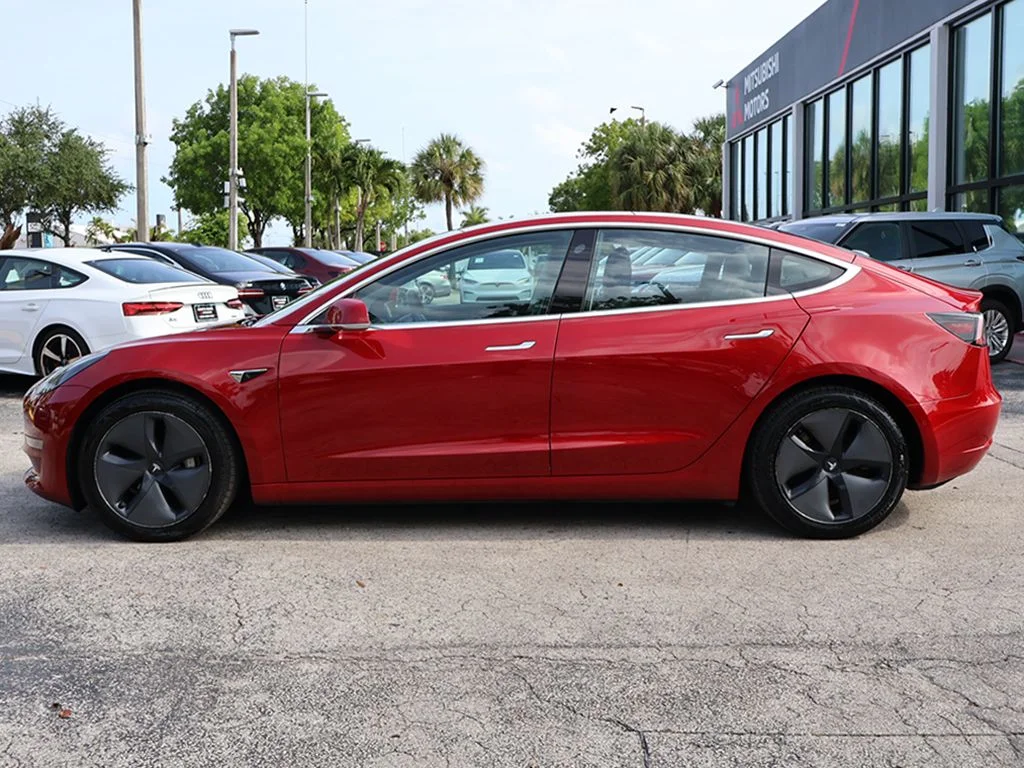 Used 2018 Red Tesla Long Range image 18