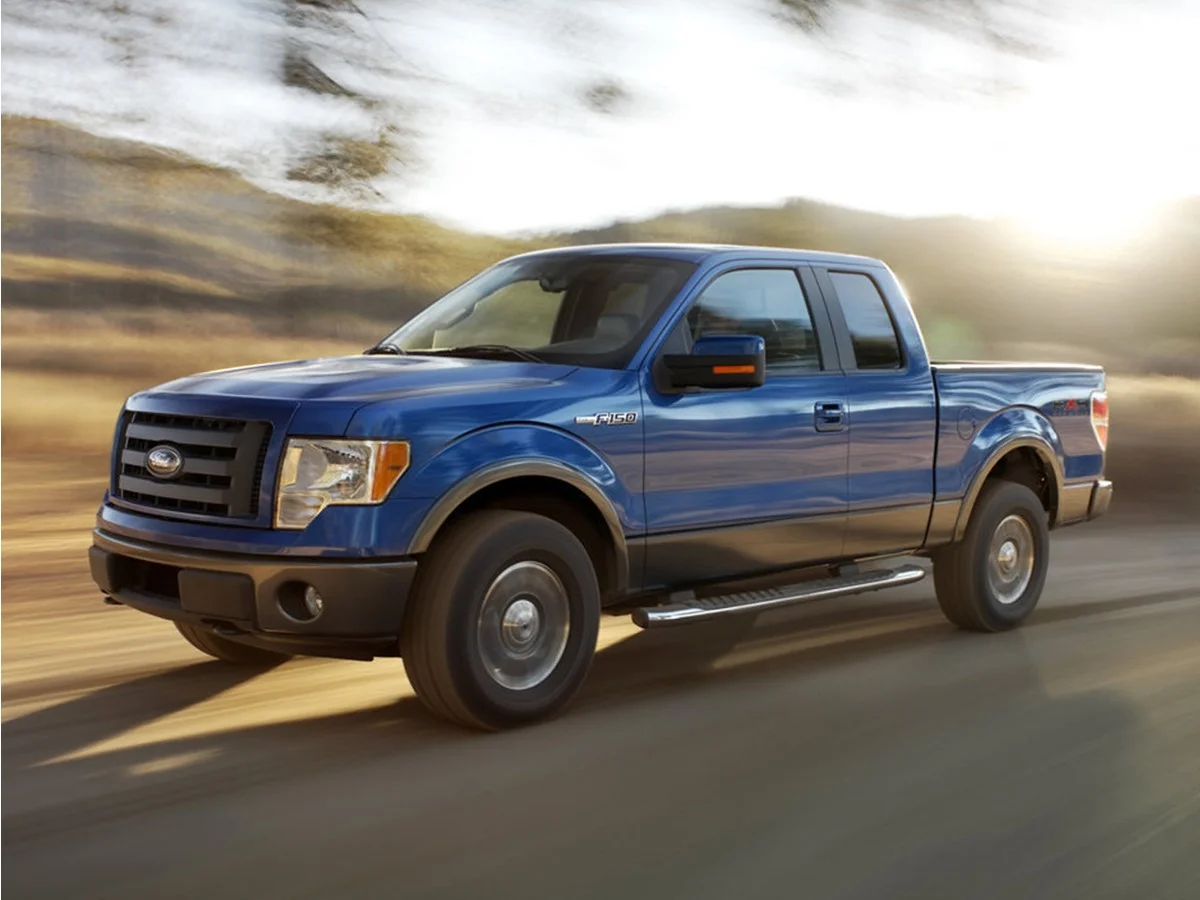 Used 2010 White Ford  image 3