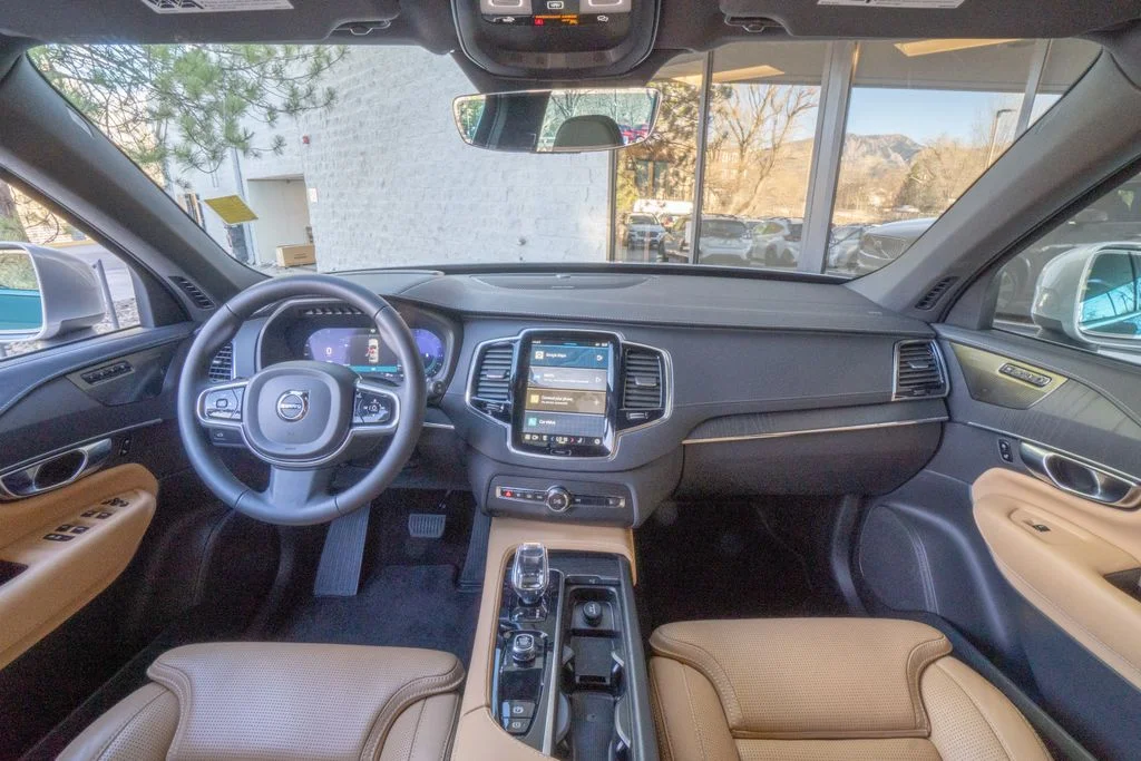 Used 2023 Silver Volvo Ultimate image 15