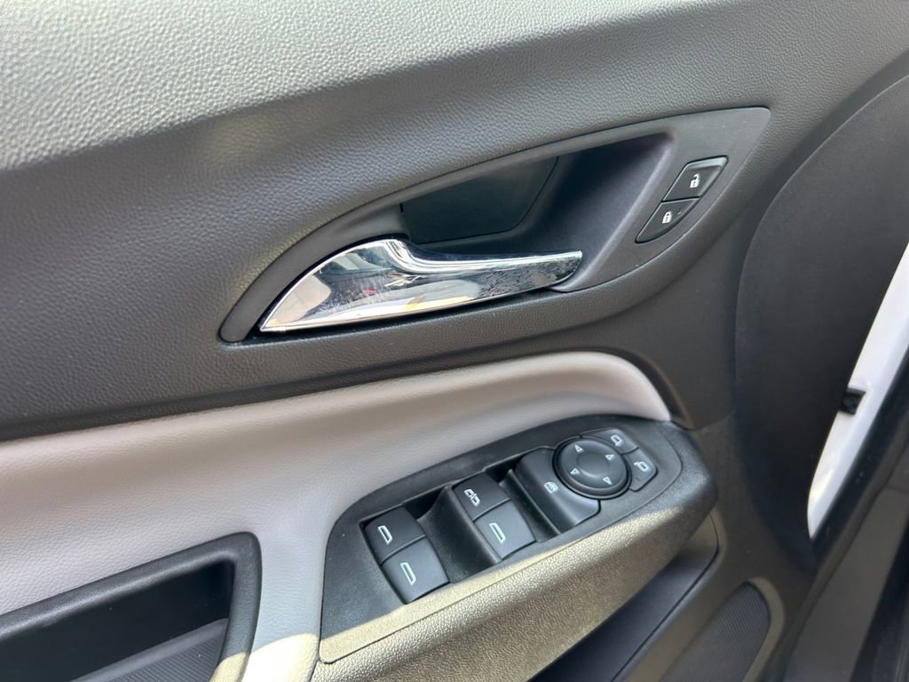 Used 2021 SUMMIT WHITE Chevrolet LS image 27