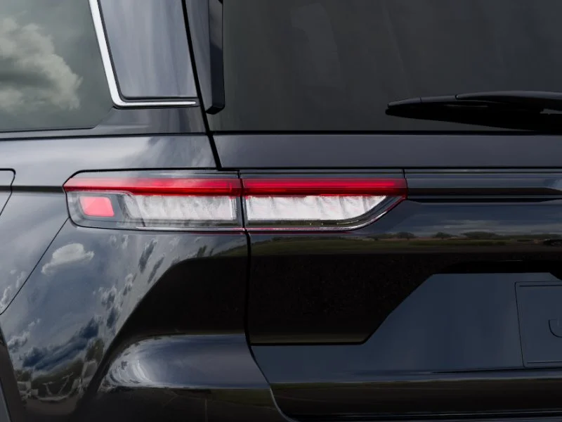 New 2025 Diamond Black Crystal Pearl-Coat Exterior Paint Jeep Laredo image 41