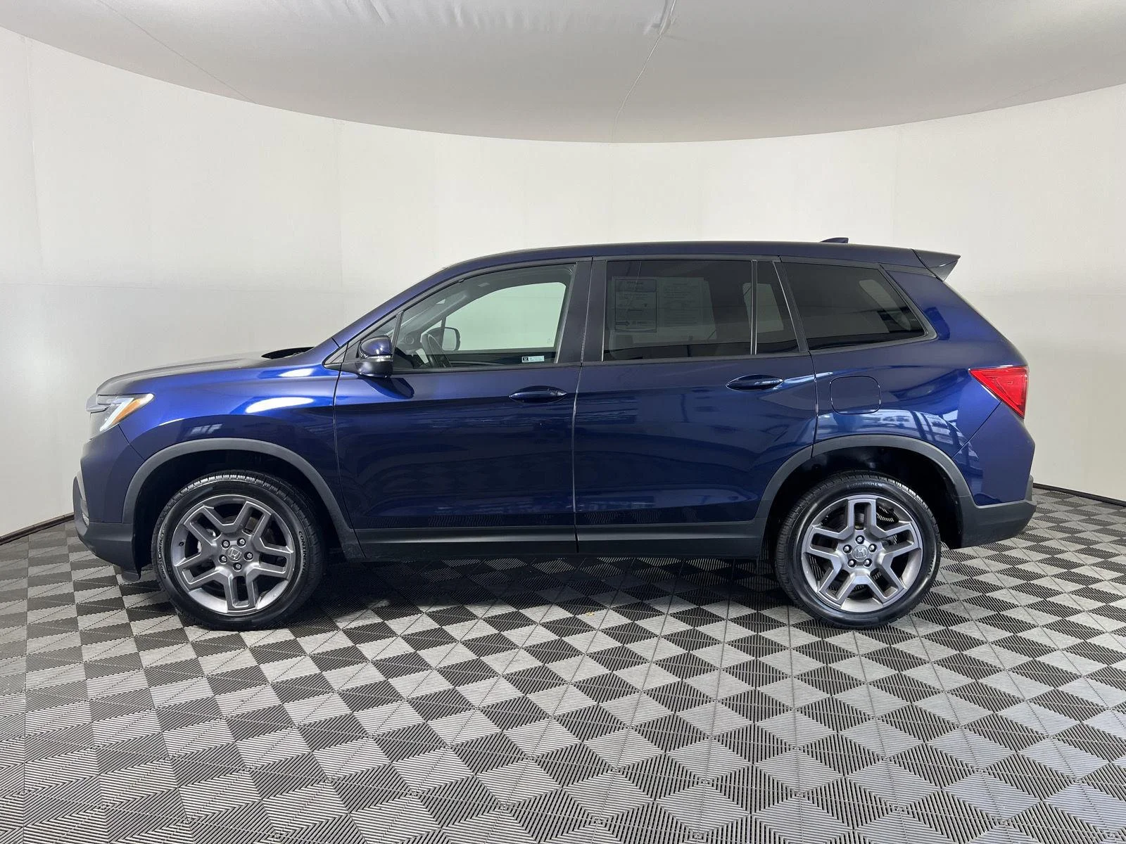 Used 2023 Obsidian Blue Pearl Honda EX-L image 6