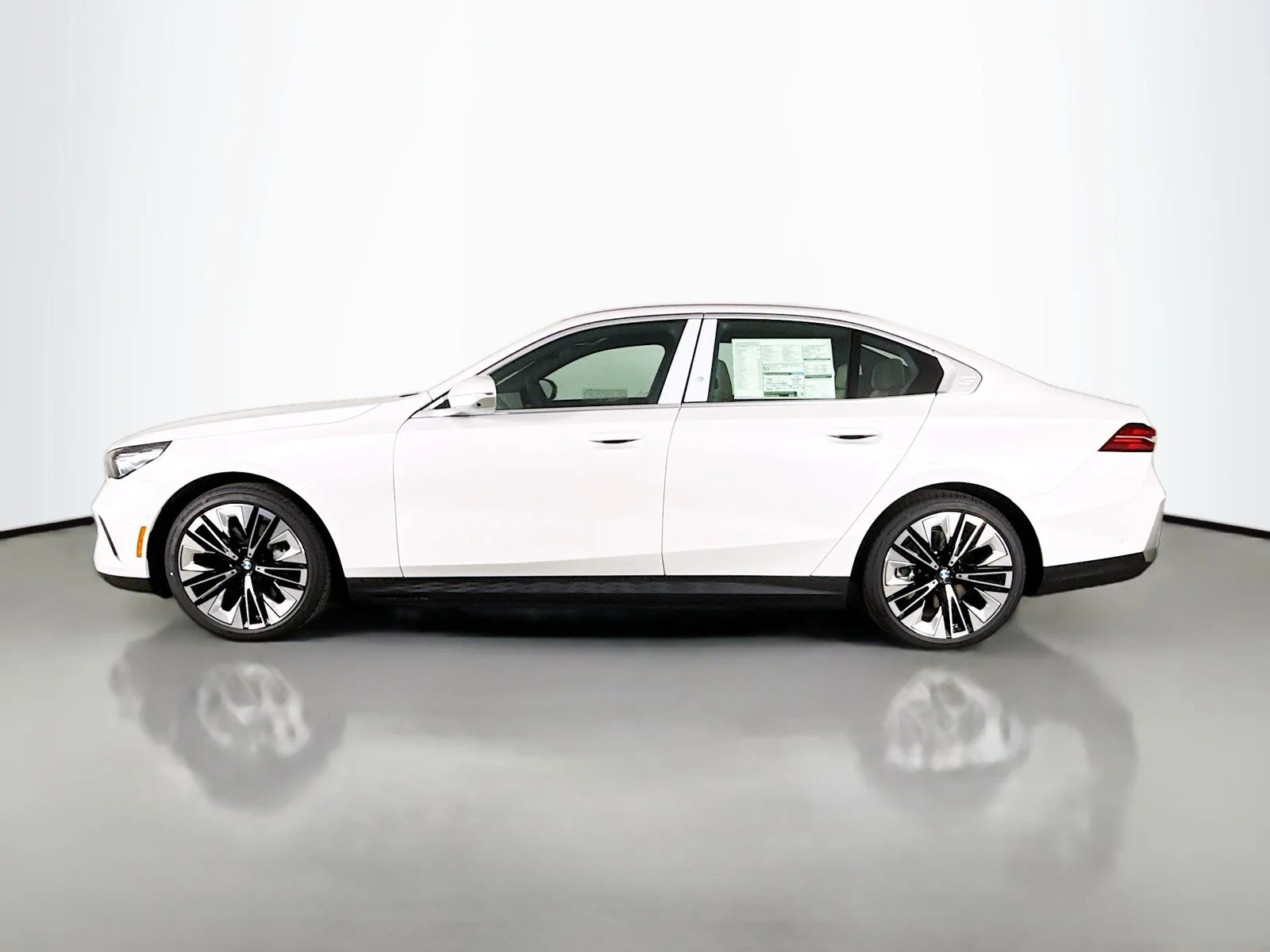 New 2026 Mineral White Metallic BMW eDrive40 image 4