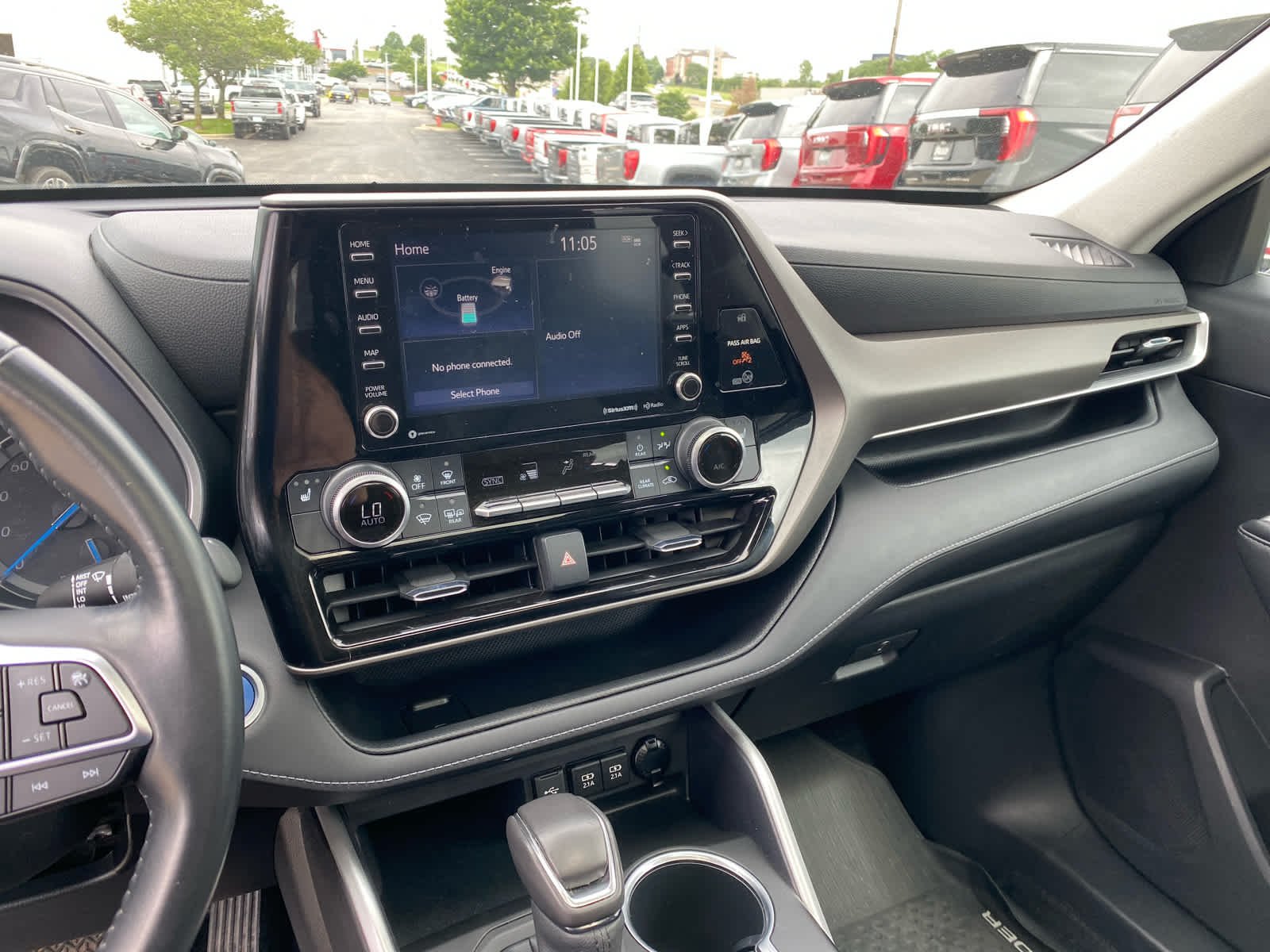 Used 2020  Toyota Hybrid XLE image 12