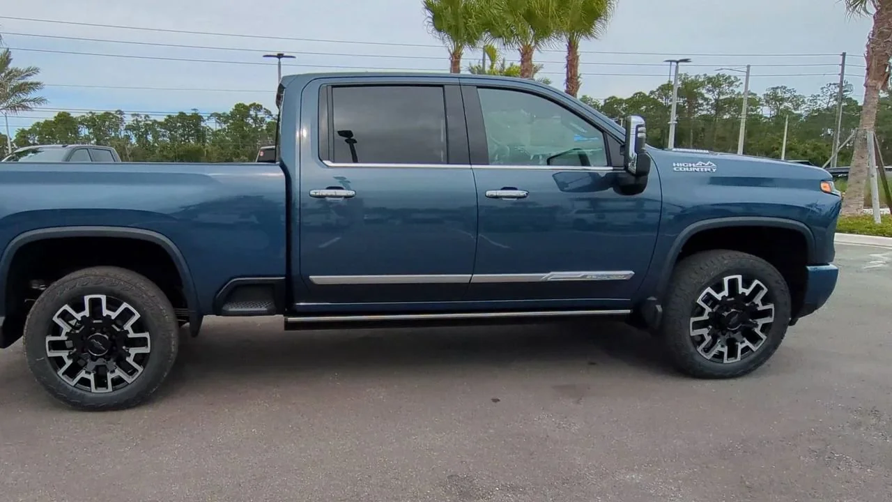 2026 Chevrolet Silverado 2500 HD High Country - Photo 9