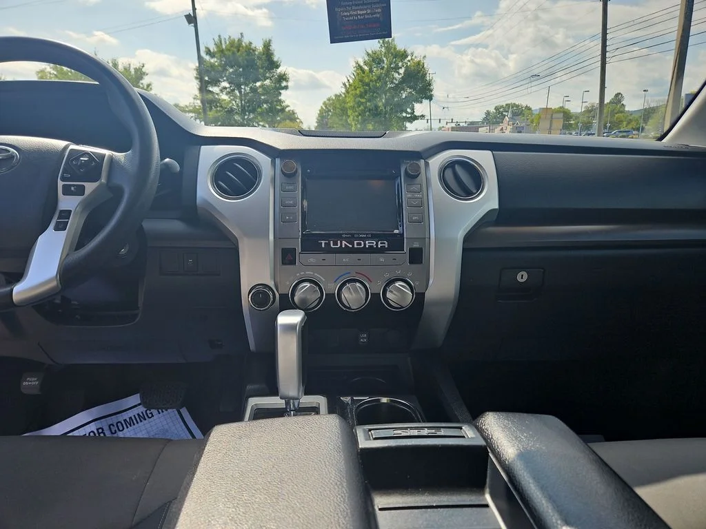 Used 2018 Red Toyota SR5 image 18