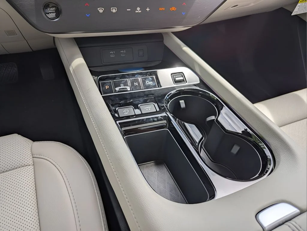 New 2026 White Nissan SL image 19